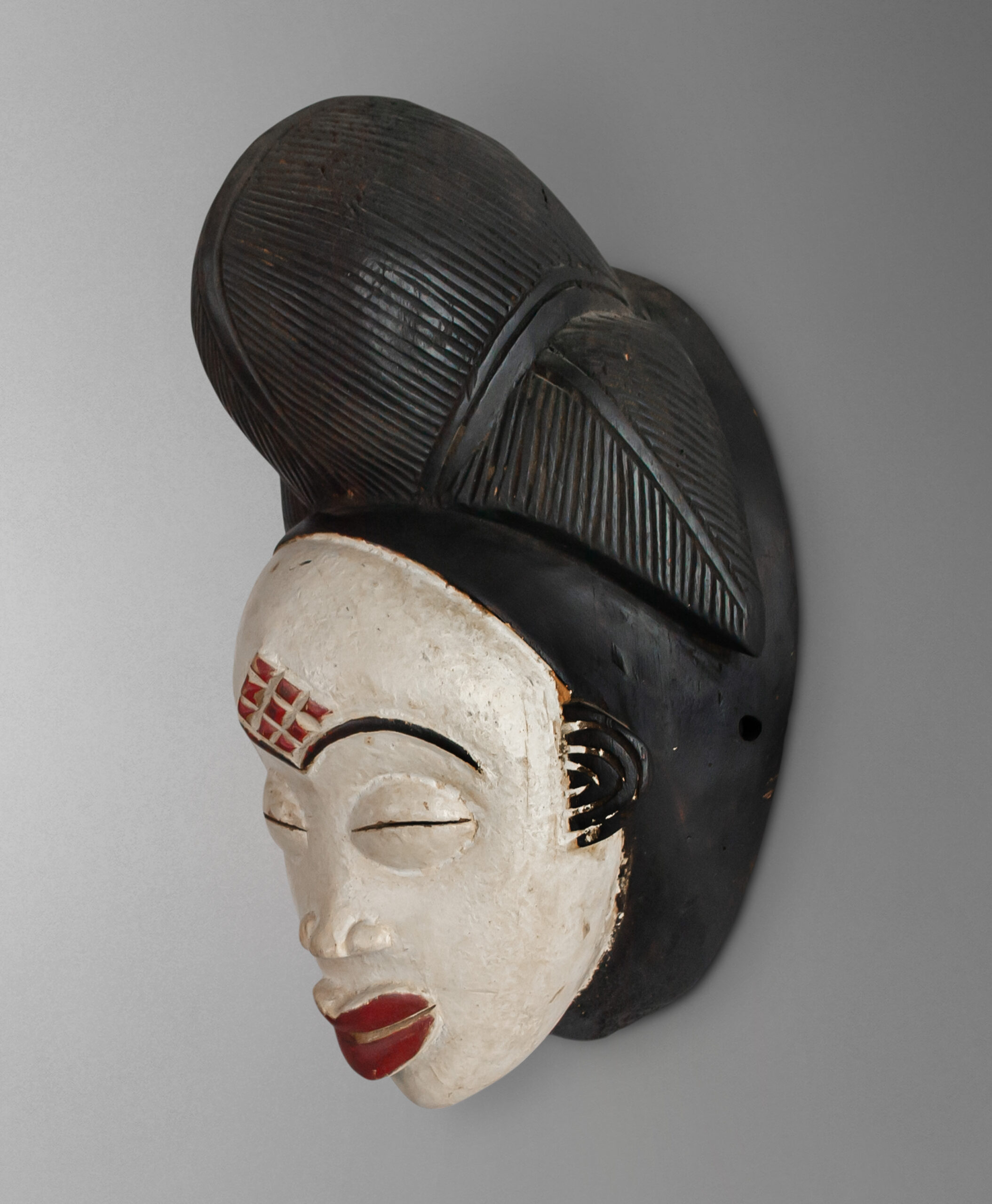 45 view of okuyi mask from gabon