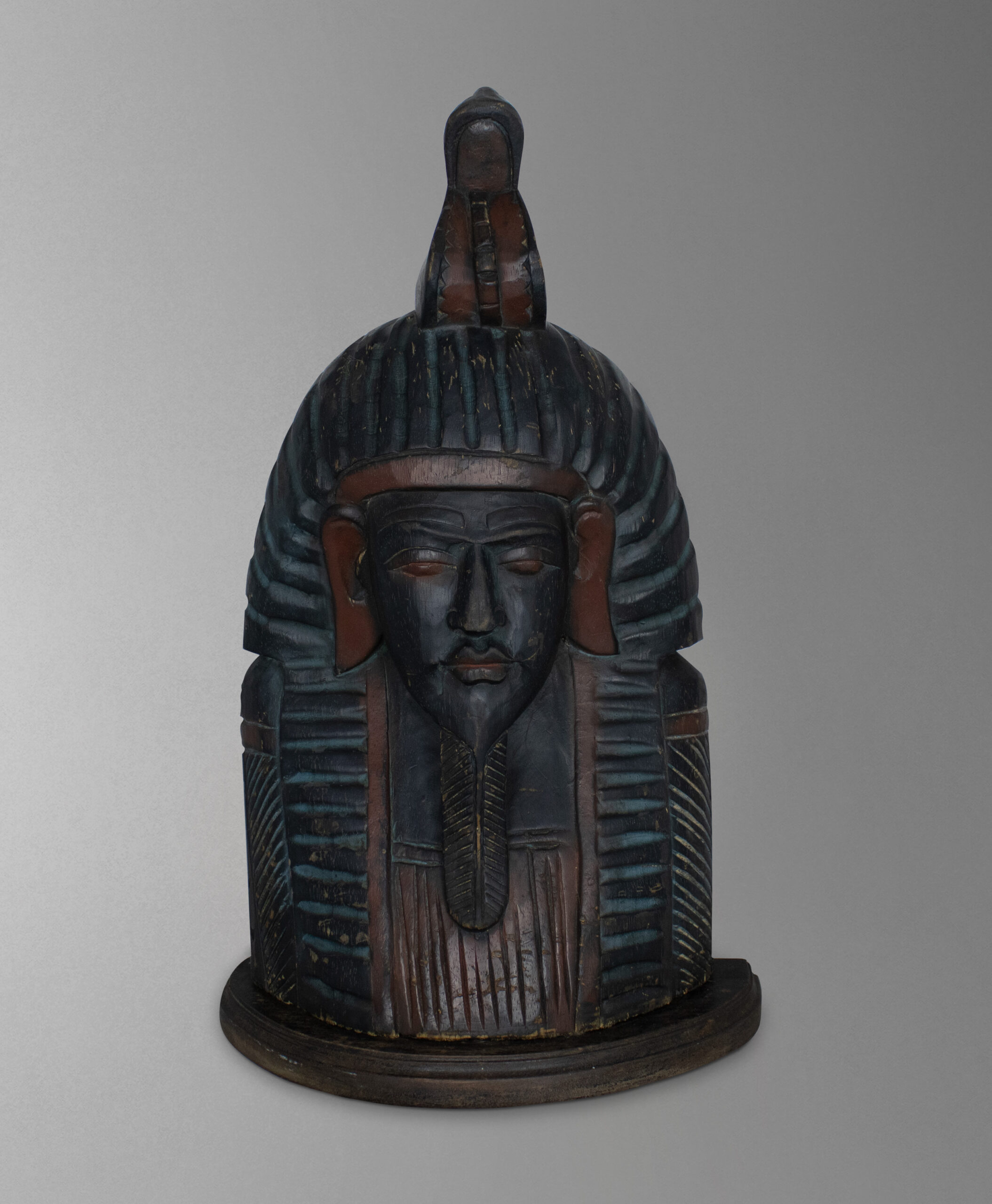 front view of tutankhamun mask from egypt