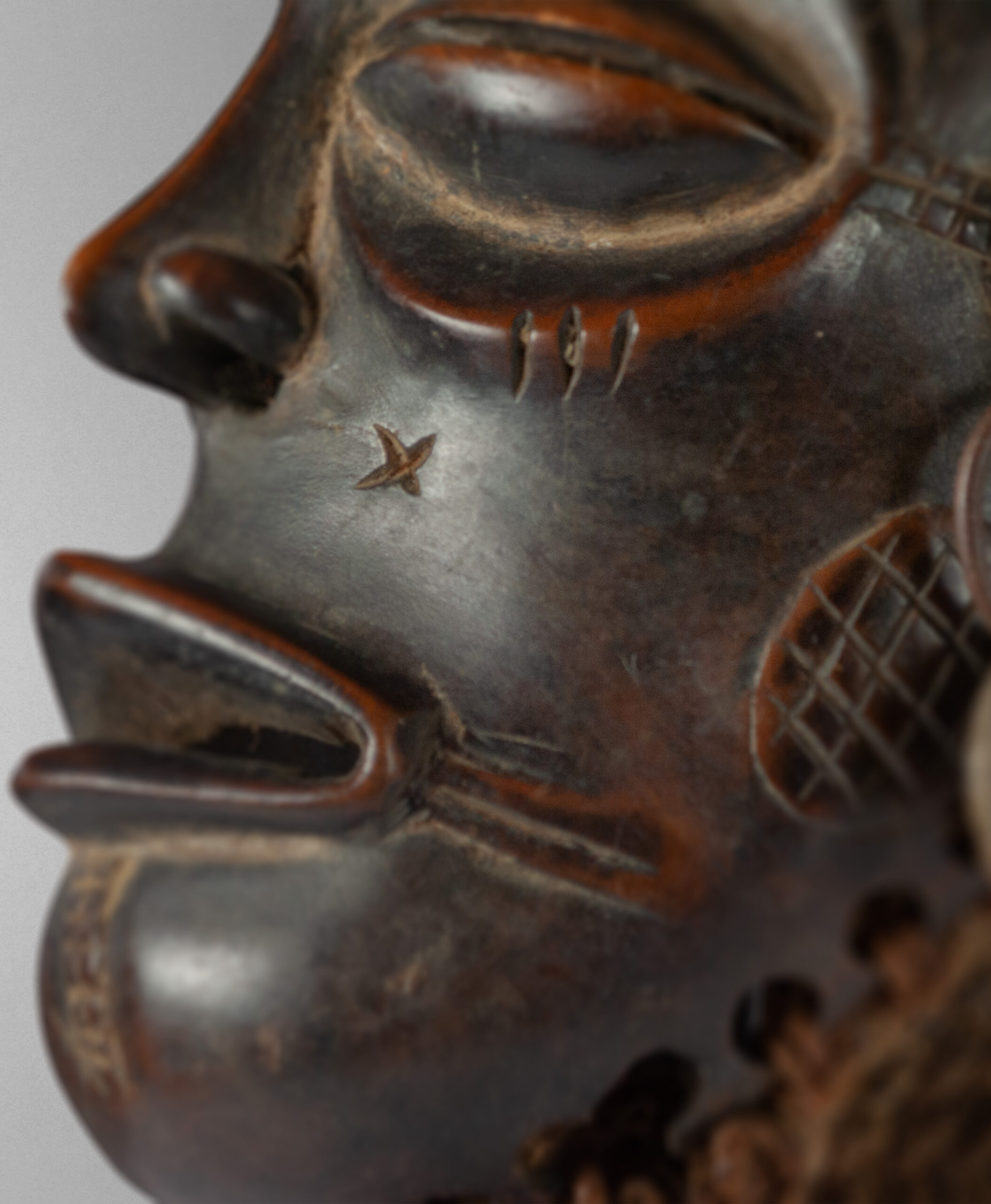 S1693 Chokwe mask - Angola - Image 3